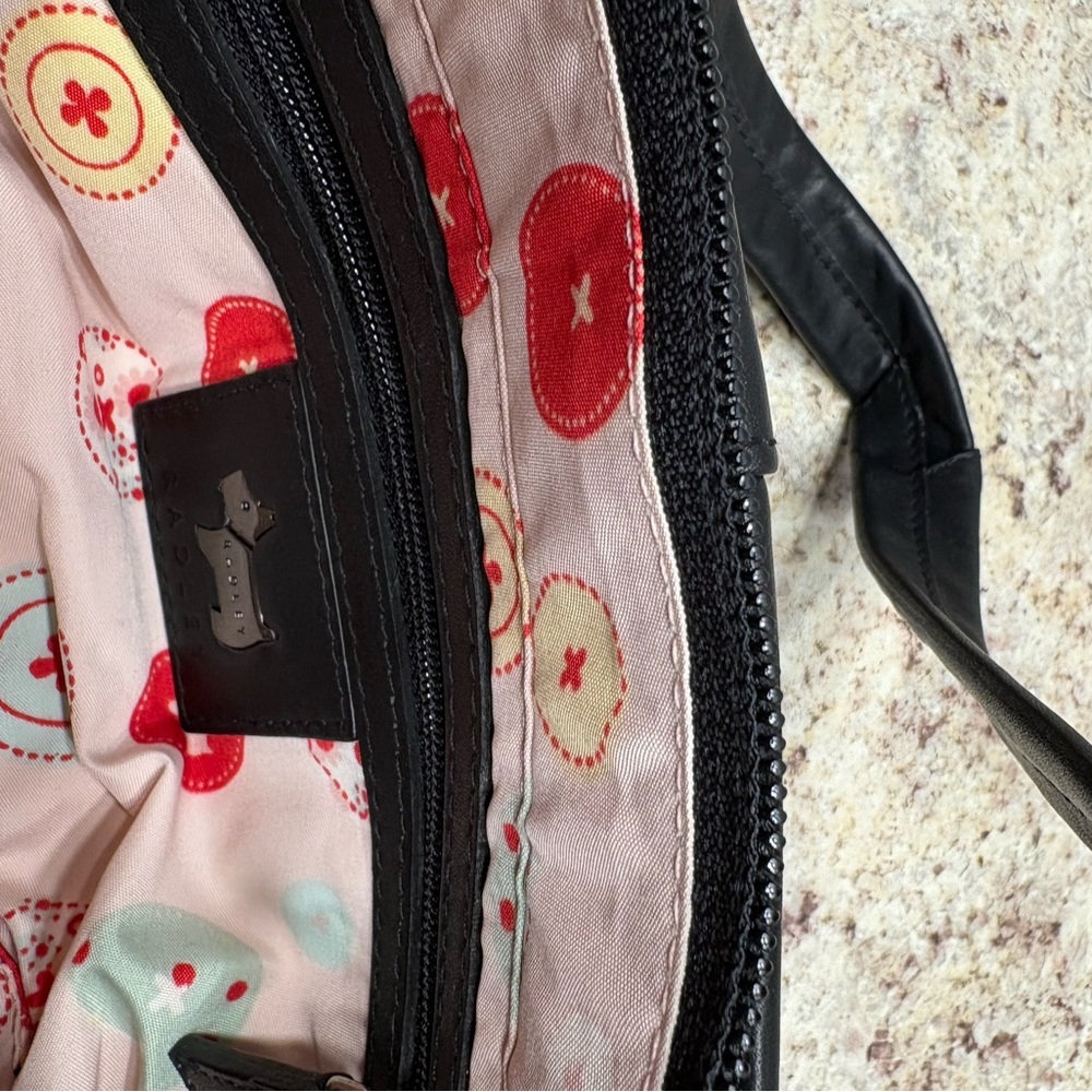 Radley London bag with cute button accents 
Hang Tag
Original dust cover - Picture 9 of 11